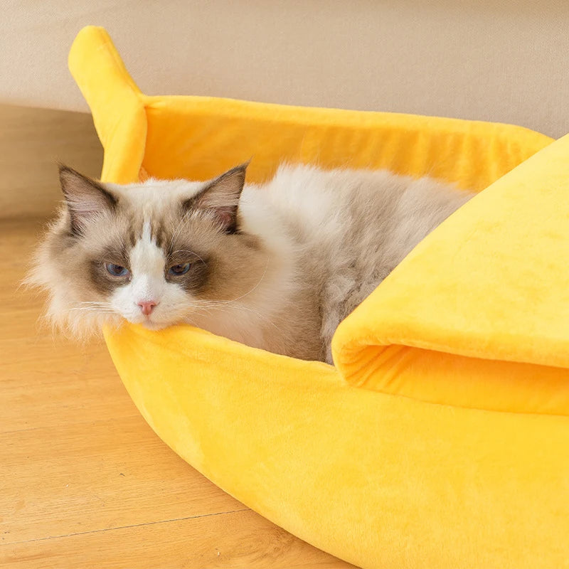 Catvera Banana Shaped Cat Bed - Image 3|||PROMPT|||Original clean product image
