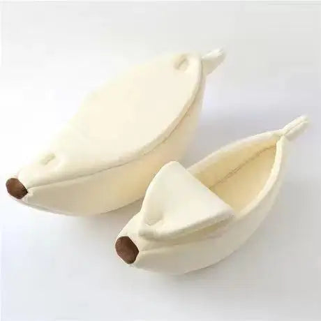 Catvera Banana Shaped Cat Bed - Image 8|||PROMPT|||Original clean product image