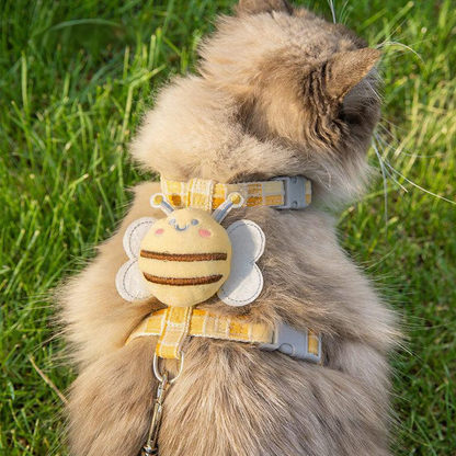Catvera Bee Harness Leash Set - Image 8|||PROMPT|||Cleaned image. Original analysis: Found 1 text watermark 'MEWCATS' in the top left corner of the image