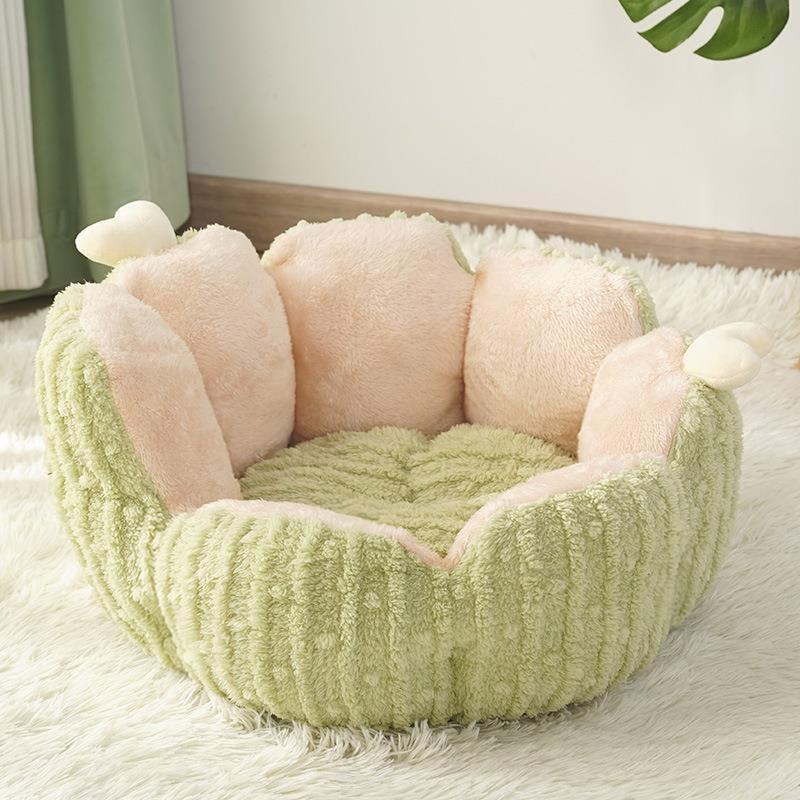 Catvera Cactus Fluffy Warm Cat Bed - Image 2|||PROMPT|||Original clean product image