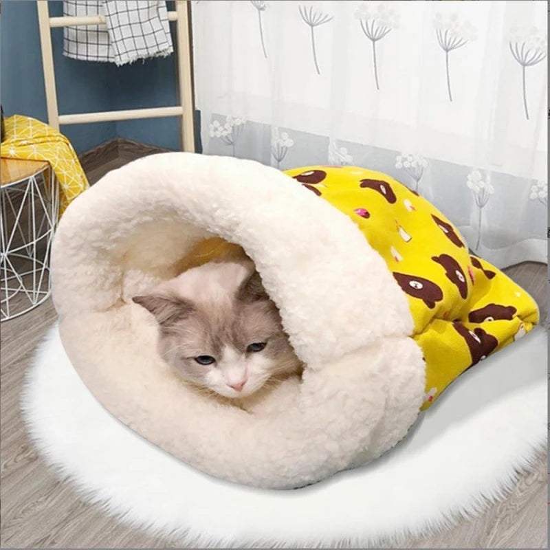 Catvera Cozy Tunnel Sleeping Bag - Image 1|||PROMPT|||Original clean product image