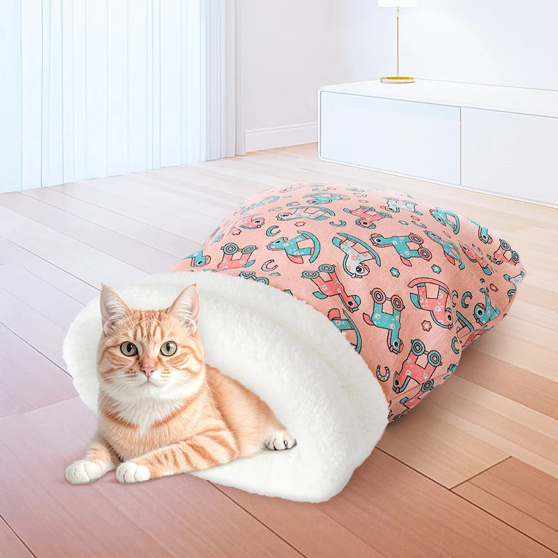 Catvera Cozy Tunnel Sleeping Bag - Image 5|||PROMPT|||Original clean product image