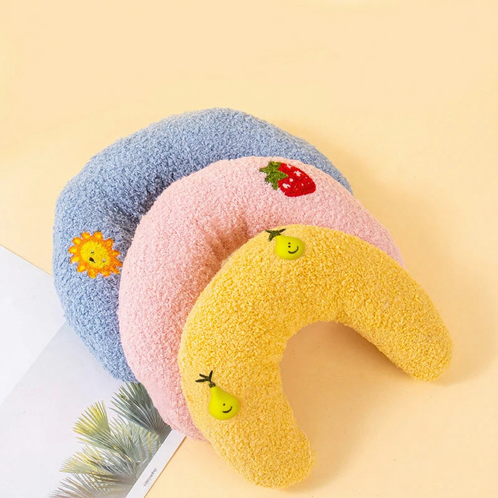 Catvera Crescent Cat Comfort Pillow - Image 3|||PROMPT|||Cleaned image. Original analysis: Found brand name/tag visible on the product packaging/label in the lower left corner of the image