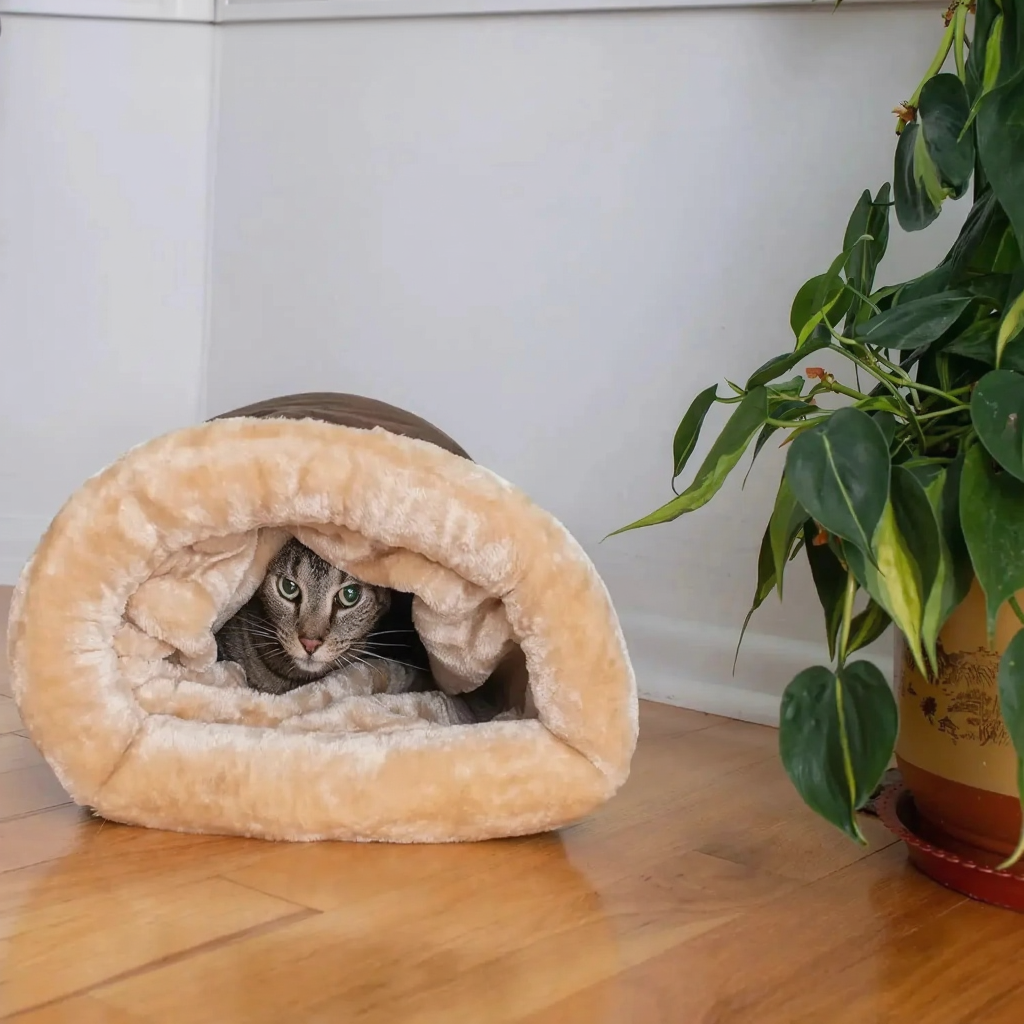 Catvera Enclosed Cat Sleeping Cave Bed - Image 3|||PROMPT|||Cleaned image. Original analysis: found 1 watermark/logo in top left corner - 'HOMEFISH' brand name with orange background and fish icon