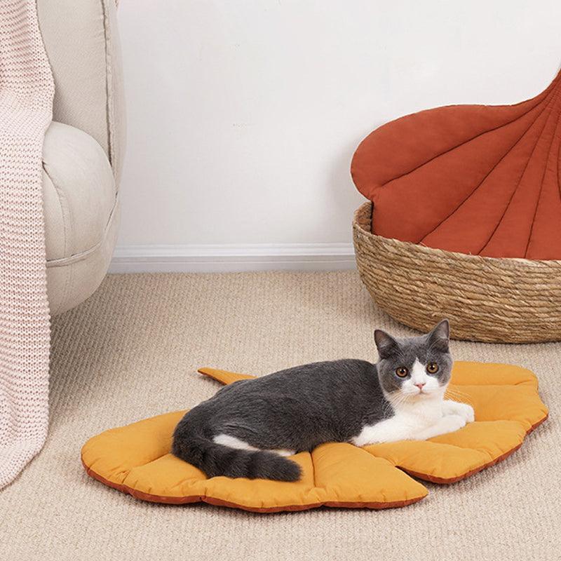 Catvera Reversible Leaf Shaped Cat Mat - Image 6|||PROMPT|||Original clean product image