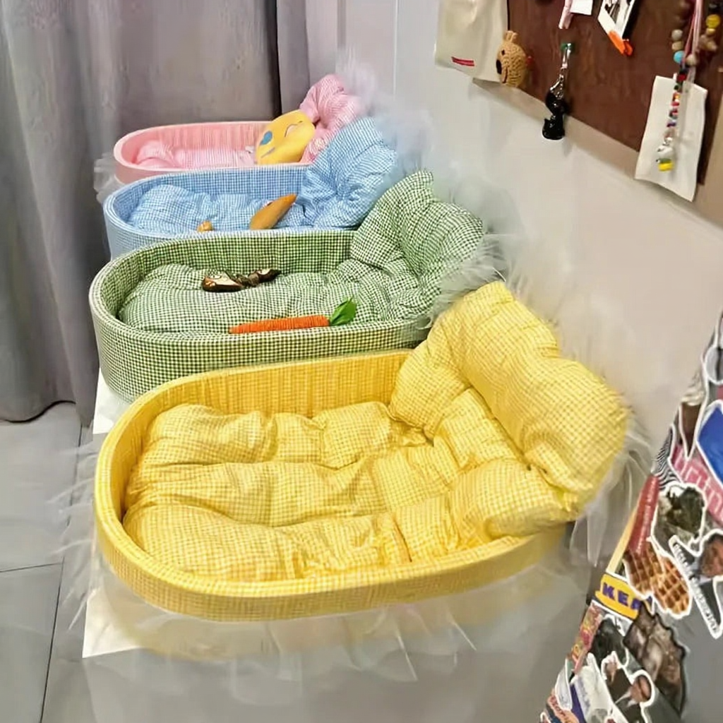Catvera Ruffle Princess Pet Bed - Image 1|||PROMPT|||Cleaned image. Original analysis: found 1 watermark brand name in top left corner