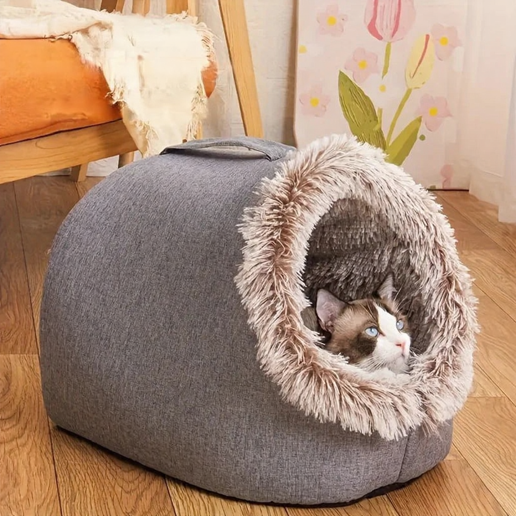 Catvera Self-Warming Cat Cave Bed - Image 3|||PROMPT|||Cleaned image. Original analysis: Found 1 brand watermark and 1 product description text overlay. The 'KEMORELA' brand name with registered trademark symbol and 'WINTER' text appear in the top left corner, along with product description text.
