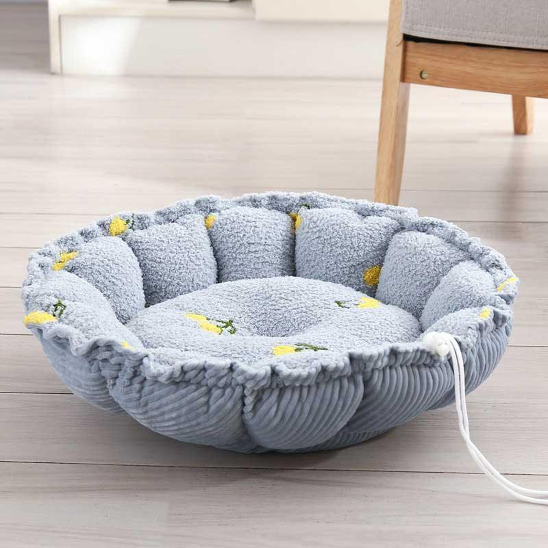 Catvera Transformable Coral Velvet Cat Bed - Image 2|||PROMPT|||Original clean product image