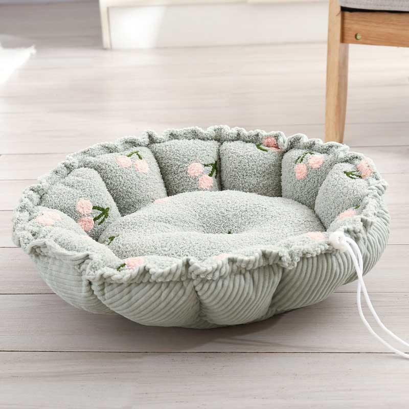 Catvera Transformable Coral Velvet Cat Bed - Image 3|||PROMPT|||Original clean product image