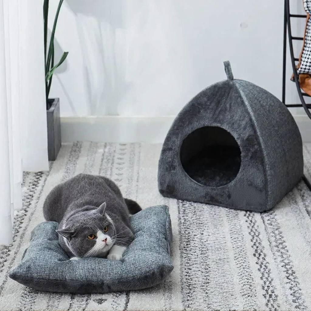 Catvera Triangle Enclosed Cat Nest - Image 2|||PROMPT|||Cleaned image. Original analysis: Found 1 brand name label on the cat bed/mat and 1 brand name on the cat cave/house