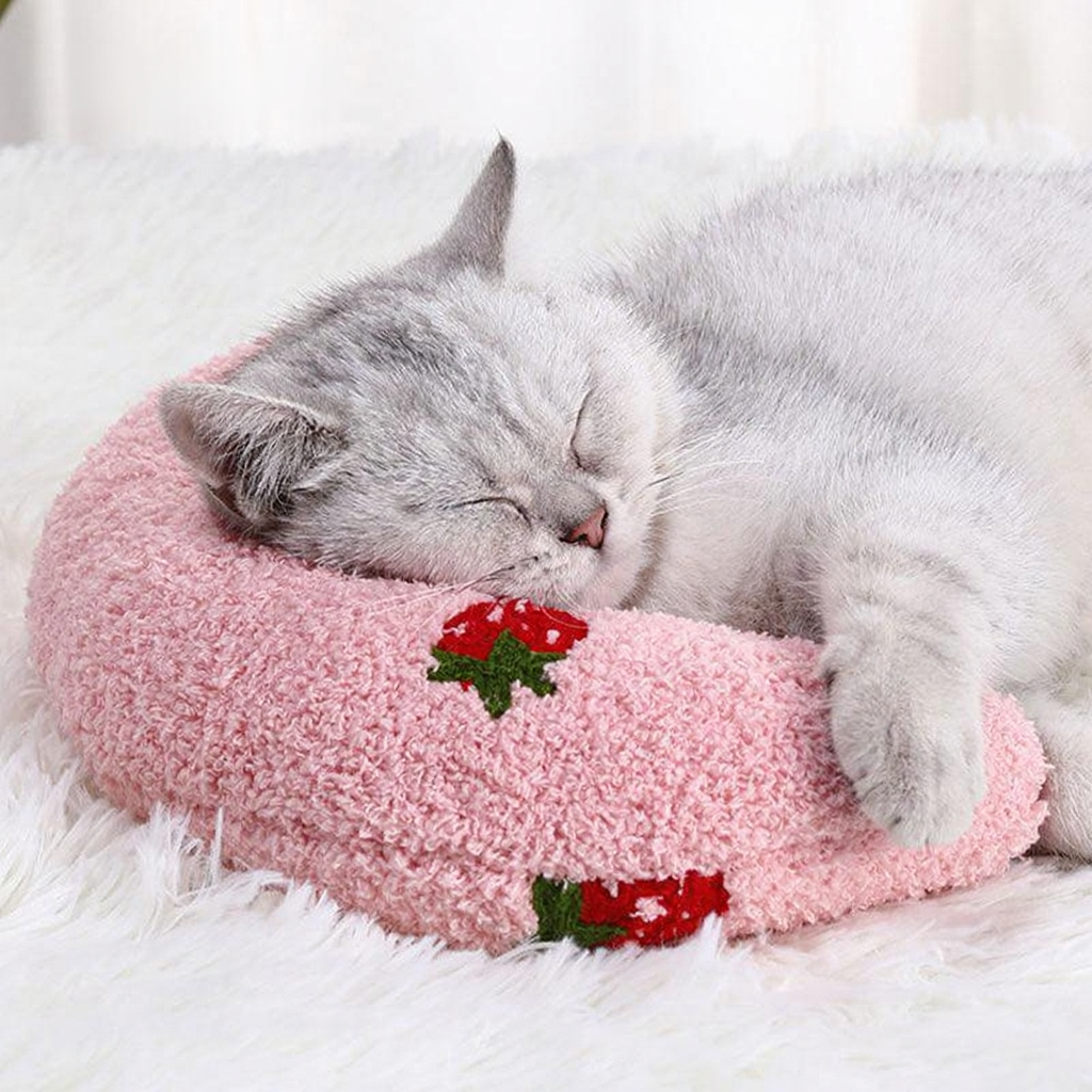 Catvera U-Shaped Cotton Comfort Pillow - Image 5|||PROMPT|||Cleaned image. Original analysis: found 1 watermark text overlay in the top left corner