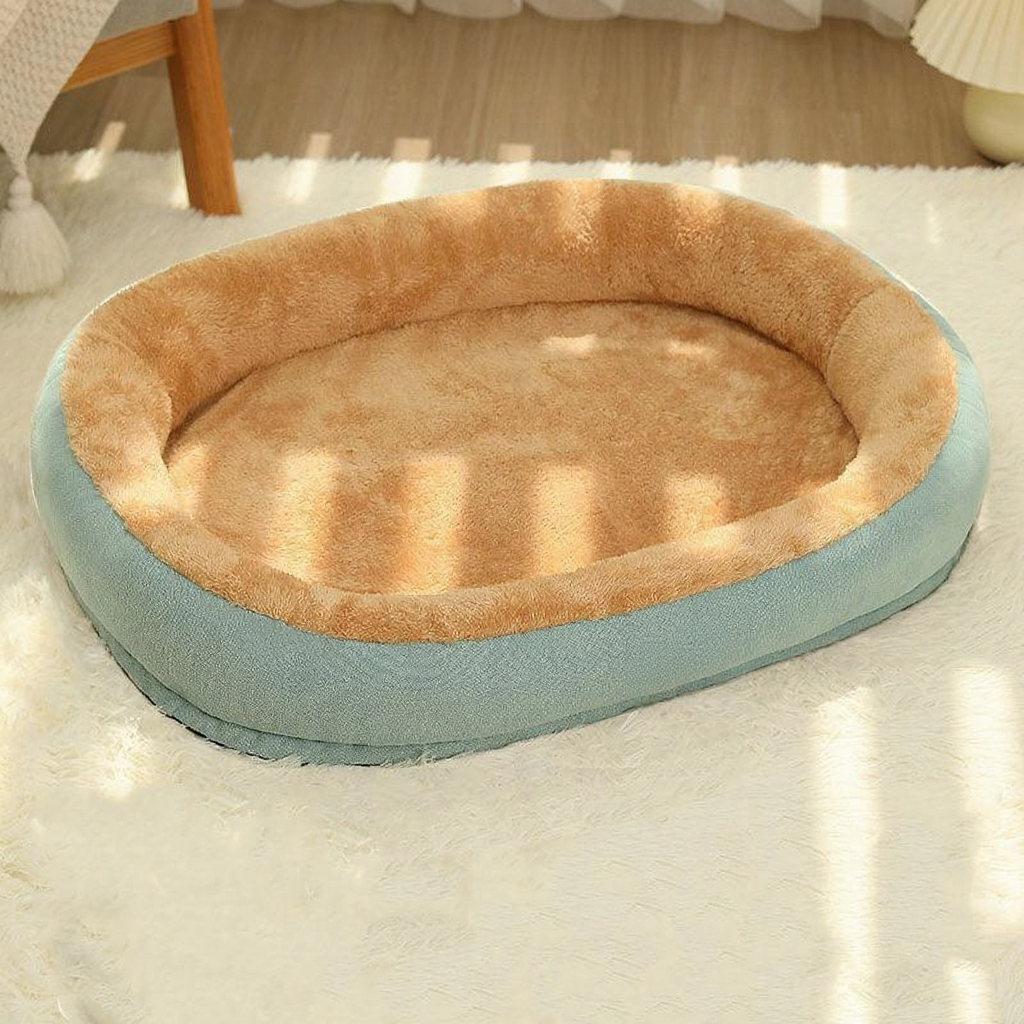 Catvera Waterproof Lambskin Cat Bed - Image 1|||PROMPT|||Cleaned image. Original analysis: found 1 brand name tag stitched on the pet bed